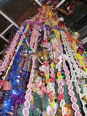 condom_christmas_tree